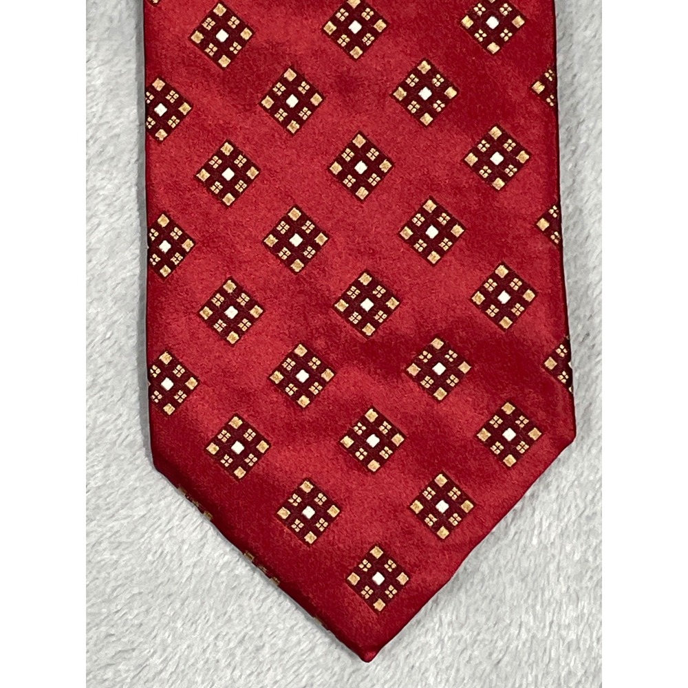 Hugo Boss Mens Red Silk Geometric Square Pattern Necktie Made in Italy 58x3.75